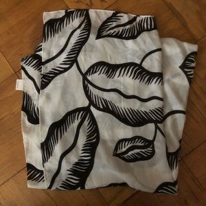 Uniqlo Feather Print Scarf